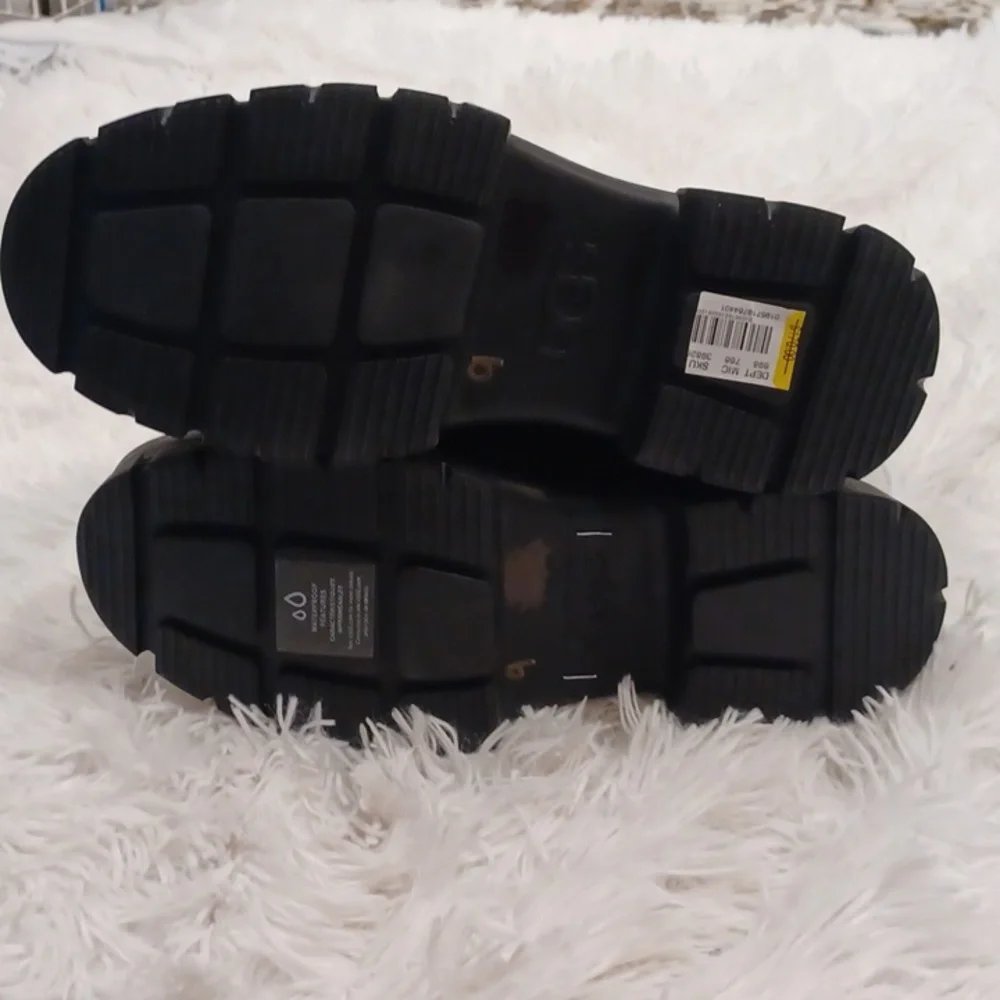 New UGG Men's Ankle Lace Up Boots Vibram Soles & Waterproof Black Leather